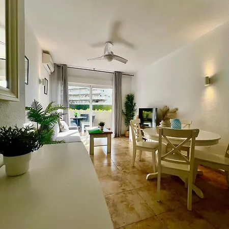 Apartman Lovely Sea And Garden View Benalbeach *
